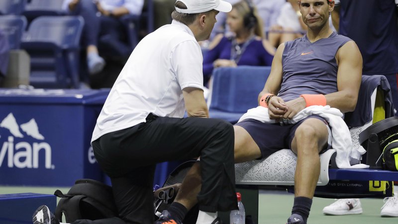 Fotografija: Za Rafaela Nadala je bil zadnji turnir v sezoni OP ZDA, kjer pa se je v polfinalu vdal zaradi poškodbe kolena. FOTO: AP