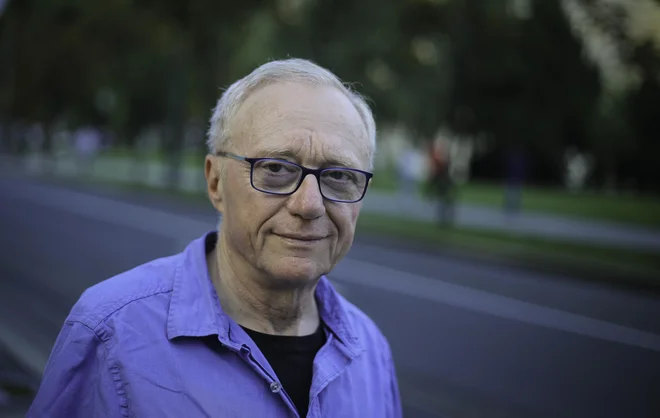 David Grossman trdi, da je »prva in najpomembnejša naloga vsakega pisatelja, nekakšen pisateljski instinkt pravzaprav, razumeti notranjost človeka«. FOTO: Jože Suhadolnik