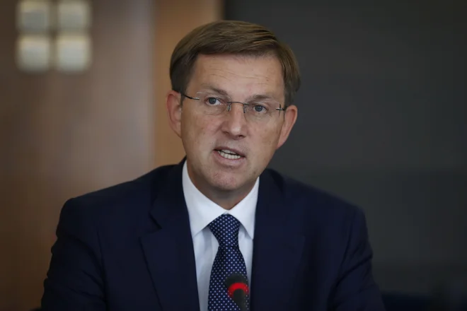 Zunanji minister Miro Cerar je dan pred delovnim obiskom v Avstriji sprejel predstavnike slovenske narodne skupnosti. FOTO: Leon Vidic/Delo