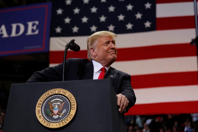 &raquo;Nocoj smo bili silno uspešni! Hvala vsem!&laquo; je Donald Trump oznanil kljub izgubi večine v poslanskem domu. FOTO: Carlos Barria Reuters