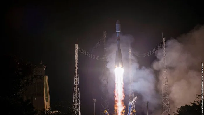 Sojuz je s štiri tone težkim satelitom poletel z vzletišča na Francoski Gvajani danes ob 1.47.&nbsp;FOTO: ESA-CNES-Arianespace&nbsp;