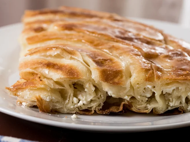 sirnica, burek, kos bureka Foto Thinkstock