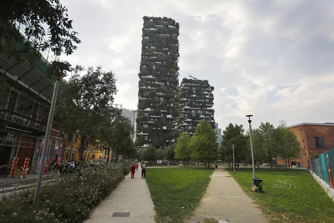Navpični gozd se je že zlil s sosesko Porta Nuova v Milanu. FOTO: Leon Vidic