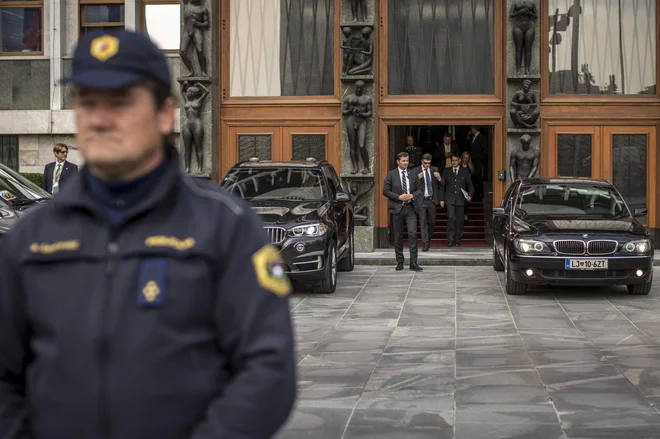 Po današnjih pogajanjih z vlado policisti optimistični. Foto Voranc Vogel/DELO