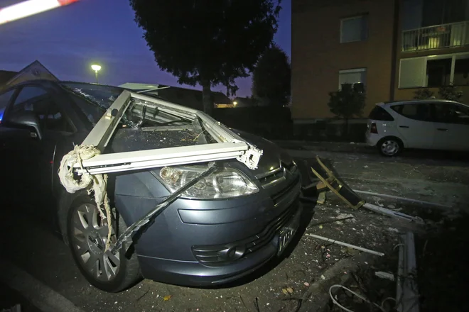 Škoda je ogromna. FOTO: Tadej Regent/Delo