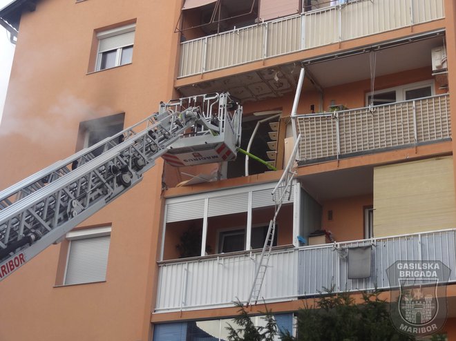 Blok v Mariboru je močno poškodovan. FOTO: GB Maribor 