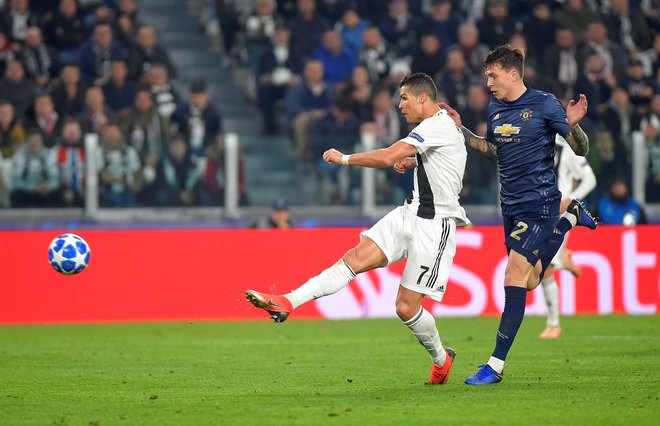Ronaldova mojstrovina, s katero je dosegel svoj prvi gol v ligi prvakov za Juventus, ni bila dovolj za zmago italijanskih prvakov. FOTO: Massimo Pinca/Reuters