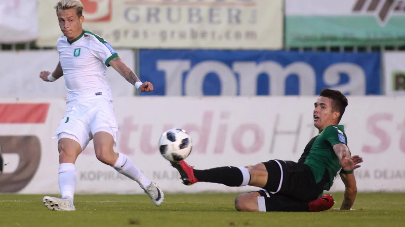 Fotografija: Tudi v Velenju bo Stefan Savić (levo) eden od Olimpijin adutov za nadaljevanje niza brez poraza pod taktirko trenerja Zorana Barišića in za zmago. FOTO Mavric Pivk/Delo
