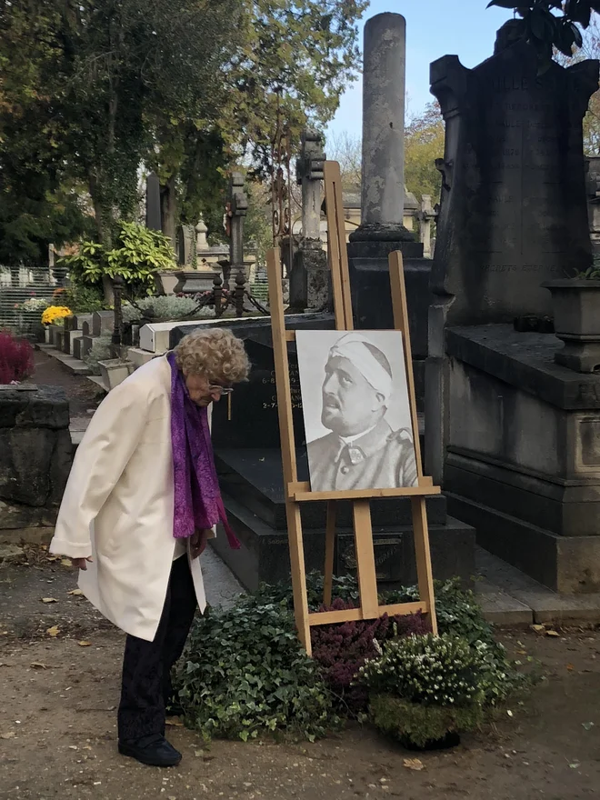 Poklon vojaku in poetu Guillaumu Apollinairu Foto Mimi Podkrižnik