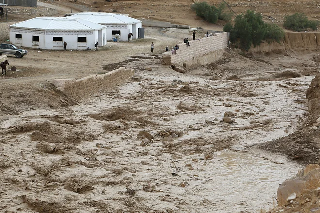 Umrlo je že več kot 10 ljudi. FOTO: Afp