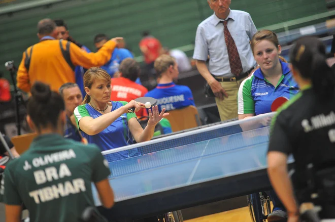 Andreja (levo) s soigralko Barbaro Meglič na enem od tekmovanj. FOTO arhiv Dela