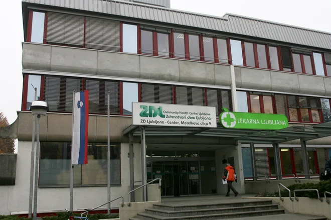 27. februarja lani se je pred zdravstvenim domom Center na Metelkovi spravil nad varnostnika. FOTO: Marko Feist 