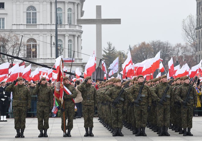 Poljaki so z vojaško parado proslavili stoletnico samostojne države. Foto: AFP