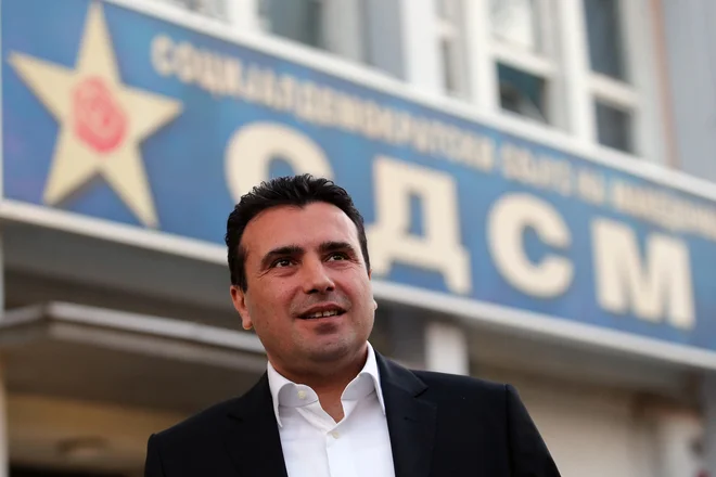 Premier Zoran Zaev ni uspel pridobiti dovolj poslancev, da bi parlament njegovemu predhodniku odvzel poslanski mandat. FOTO: Tomi Lombar/Delo