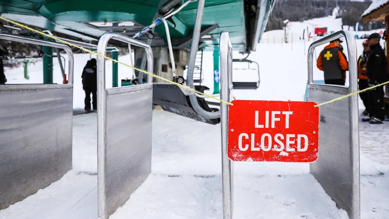Fotografija: Prireditelji uvodne tekme v Söldnu so imeli težave z vremenom, za izzive je narava poskrbela tudi v Leviju, obilo težav pa so imeli že pred snežnim pregledom v Lake Louise, kjer se bo začela sezona za hitre discipline čez dva tedna. FOTO: Usa Today Sports