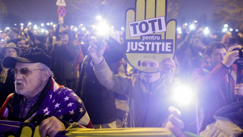 Fotografija: Proti sporni pravosodni reformi so v Romuniji avgusta potekali množični protesti. FOTO: Inquam Photos/Reuters
