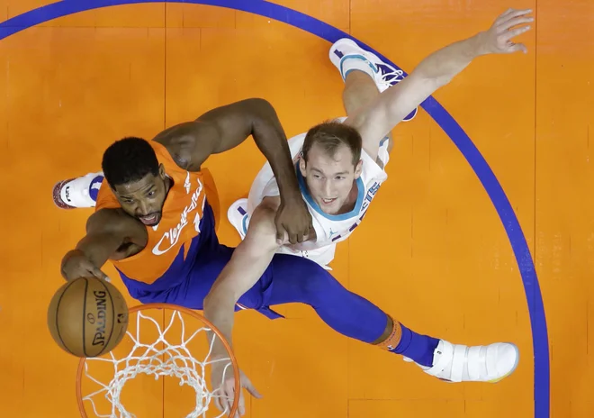 Tristan Thompson je 11 točkam dodal kar 21 skokov. FOTO: Tony Dejak/AP