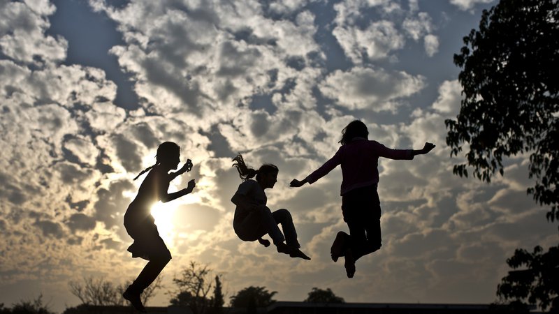 Fotografija: Večina mladih razmišlja, da je bistvo življenja to, za kar se nam zdi vredno živeti in v čemer uživamo. FOTO: AP