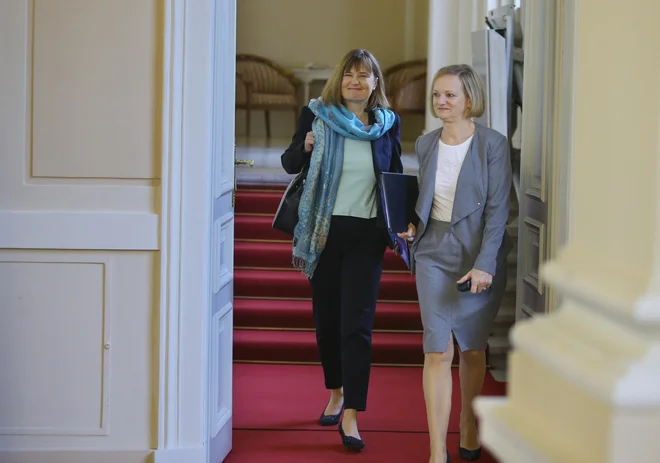 Poleg svoje strokovne podkovanosti lahko dr. Katja Šugman Stubbs (levo) ustavnemu sodišču, meni, prispeva tudi kot človek širokih zanimanj z razvitimi sposobnostmi empatije. FOTO: Jože Suhadolnik/Delo