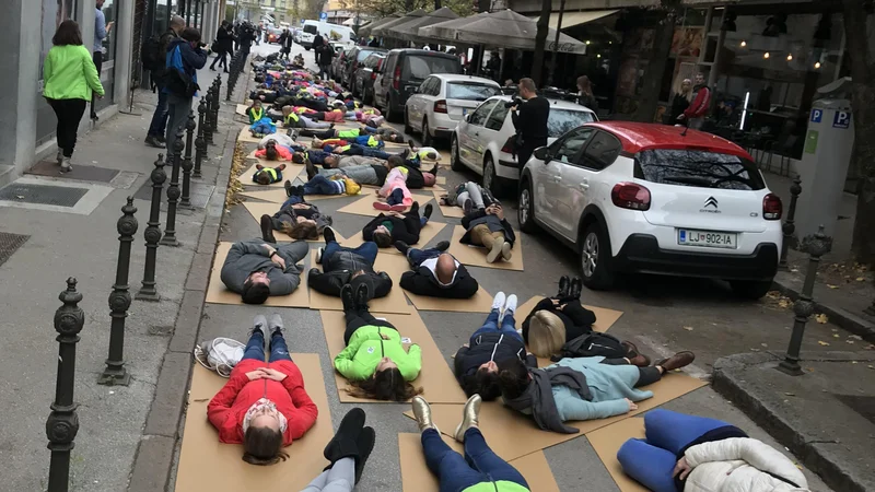 Simbolična obeležitev sodelovanja in družbenega ozavšečanja glede varnosti v prometu.<br />
<br />
Foto Blaž Kondža