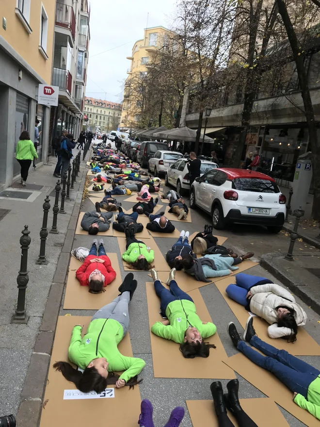 Simbolična obeležitev sodelovanja in družbenega ozavšečanja glede varnosti v prometu.<br />
<br />
Foto Blaž Kondža