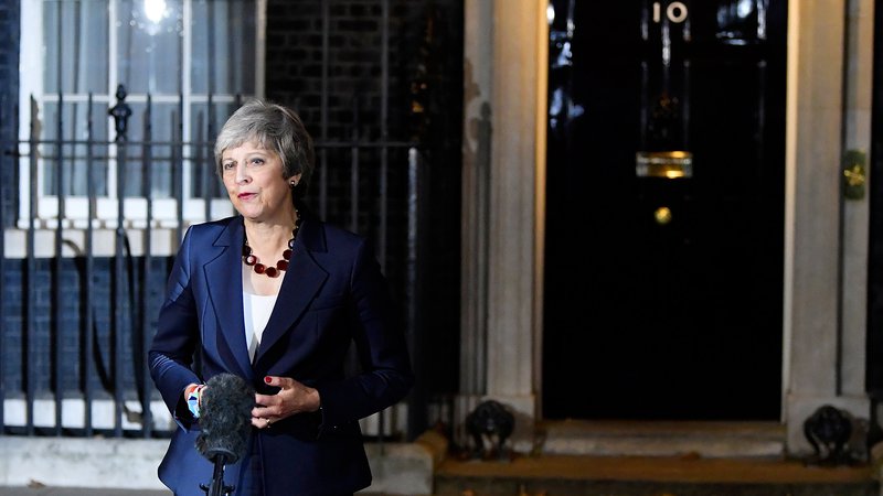 Fotografija: Izjava britanske premierke Therese May po potrditvi osnutka ločitvenega dogovora z EU. FOTO: REUTERS/Toby Melville