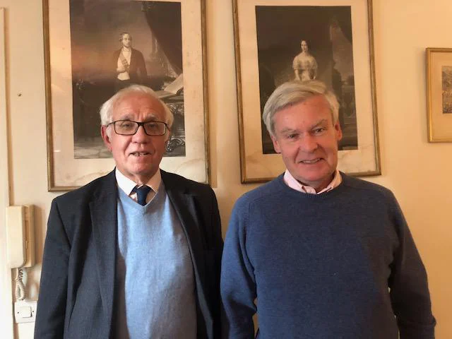 Philippe Montillet, sekretar vojvode Anžujskega, in generalni sekretar Inštituta rodbine Burbonov Laurent de la Rozière. FOTO: Mimi Podkrižnik