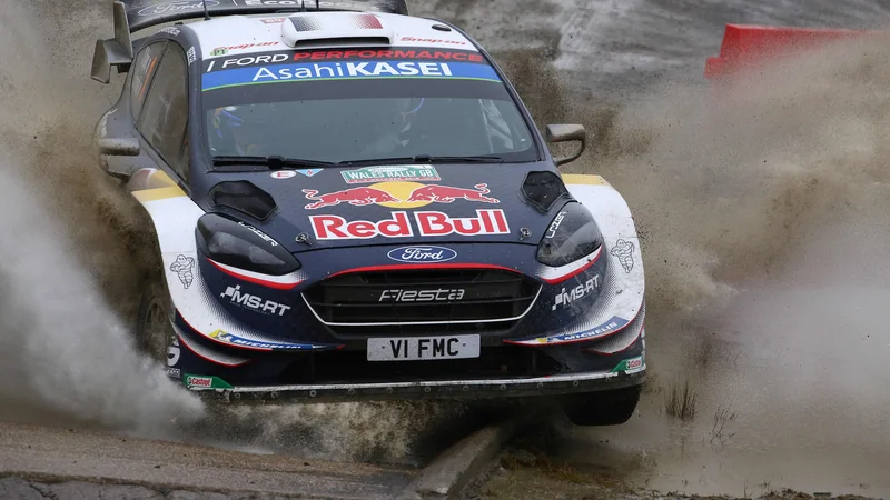 Fotografija: Sebastien Ogier je na zadnjih dveh dirkah iizničil 23 točk zaostanka. FOTO: Geoff Caddick/AFP