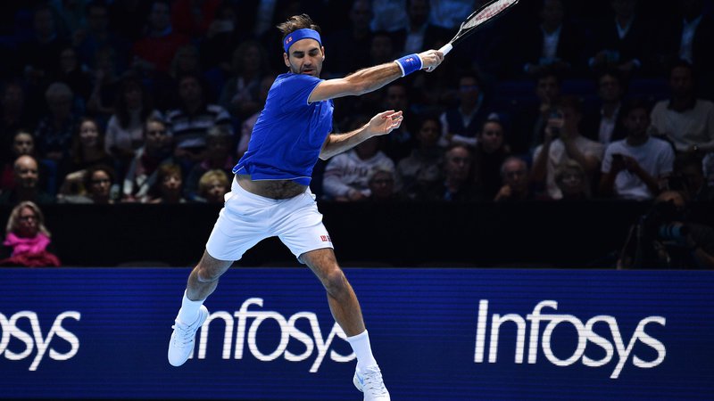 Fotografija: Roger Federer je slabo začel masters v Londonu, a predtekmovalni del končal zmagovito, osvojil je 1. mesto v skupini. FOTO: AFP