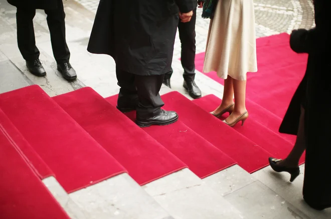 Dokler se bomo pregovarjali o tem, ali dejansko lahko govorimo o enakopravnosti med spoloma, ko pa ženske še niso enakopravno zastopane na pomembnejših položajih, te enakopravnosti ne bo. FOTO: Jure Eržen/Delo