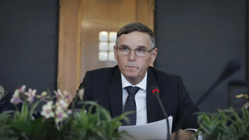 Fotografija: Andrej Bertoncelj je minister, ki je v ministrski ekipi najpomembnejši, saj ima ključe državne banke. Foto Leon Vidic