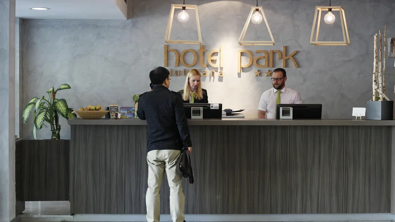 Nekdanji Hotel Park se je preimenoval v B &amp; B Hotel Ljubljana Park. S prevzemom hotelske verige s sedežem v Franciji se bo začela tudi prenova hotela. Foto Leon Vidic