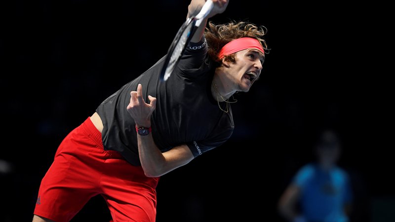 Fotografija: Alexander Zverev je v šestem medsebojnem obračunu z Rogerjem Federerjem zmagal tretjič. FOTO: Tony O'Brien/Reuters