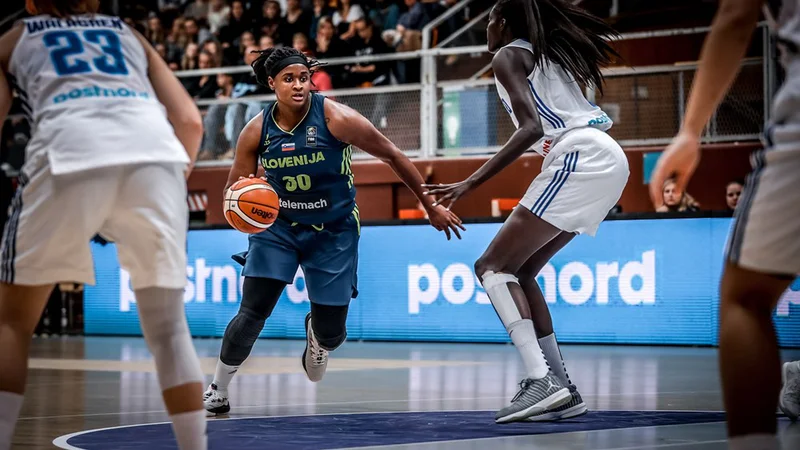 Fotografija: V slovenski vrsti se je z 19 točkami najbolj izkazala Shante Evans. FOTO: FIBA