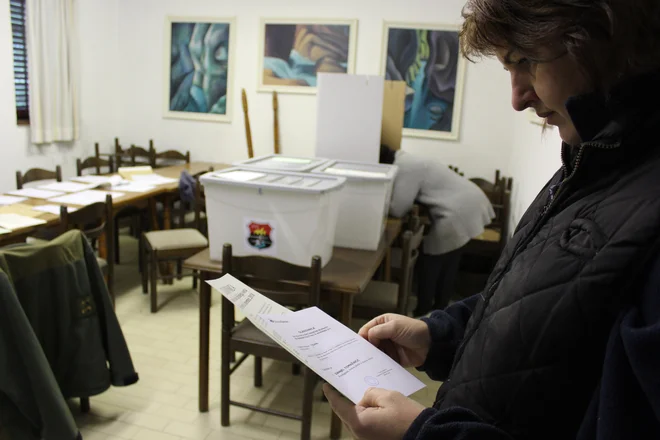 Tokratne volitve bodo morda zadnje v Tolminskih Ravnah. FOTO: Blaž Močnik/Delo