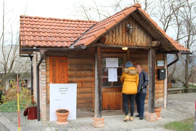 Volišče na Vrhu pri Fari je v lični hiški, sicer infomativni točki Lukčeve domačije.  Foto Simona Fajfar