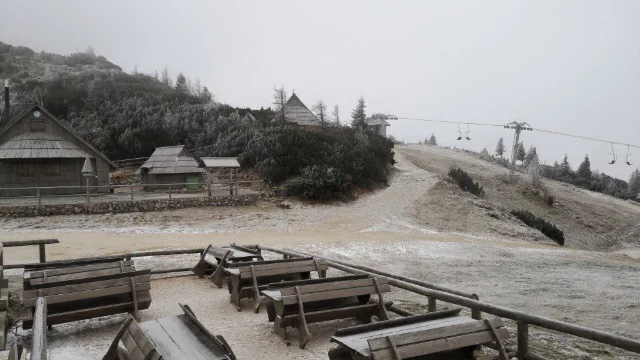 Fotografija: Velika Planina je dočakala prvi sneg. FOTO: Velika Planina D.O.O.