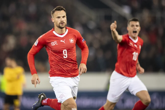 Haris Seferović je bil s tremi zadetki junak Švice. FOTO: AP