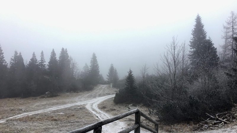 Fotografija: Višji predeli Slovenije so že dočakali sneg. Tako je bilo v nedeljo na Veliki Planini. FOTO: Velika Planina d.o.o.
