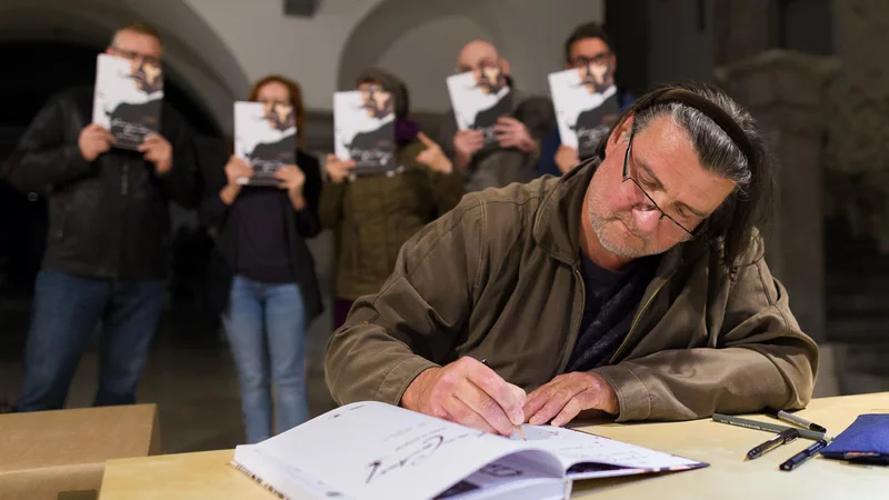 Fotografija: Zoran Smiljanić, znan tudi pod psevdonimom Vittorio de la Croce, je slovenski stripar, ilustrator, karikaturist, oblikovalec, scenarist, filmofil in publicist.
FOTO: arhiv založbe