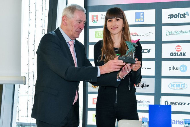 Polona Batagelj je ob slovesu od tekmovalne kariere dobila zahvalo tudi s strani MO Ljubljana. Foto Iztok Dimc