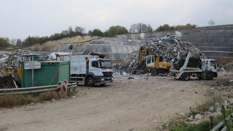 Fotografija: Del zemljišča komunalne deponije na Leskovcu je v lasti občine Šentjernej. FOTO: Bojan Rajšek/Delo