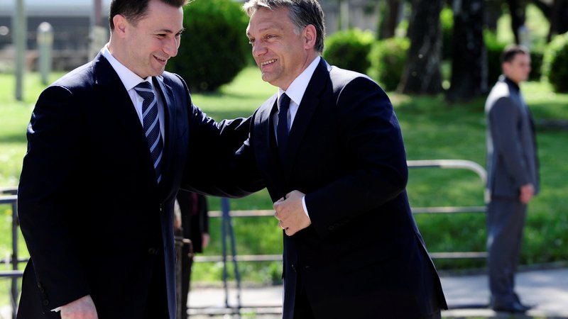 Fotografija: Nekadnji makedonski premier Nikola Gruevski (L) je maja 2011 v Skopju gostil svojega madžarskega kolega Viktorja Orbána. FOTO: Ognen Teofilovski/Reuters