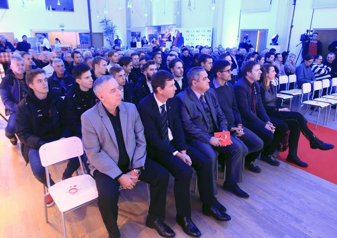 Na Jesenicah se je zbralo mnogo znanih športnih imen. FOTO: Roman Šipić