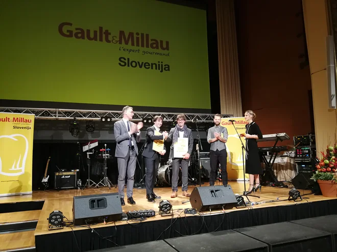 Côme de Chérisey, predsednik Gault &amp; Millau International, Valter Kramar, Hiša Franko,Tomaž Kavčič, Gostina pri Lojzetu, Bine Volčič in Alma Kochavy.<br />
Foto Karina Cunder