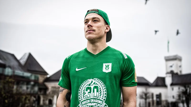 Fotografija: Največji "zeleni zmaj" med nogometaši vratar Nejc Vidmar bi utegnil dobiti prednost pred poškodovanim reprezentantom Alkjaćžem Ivačičem. FOTO: NK Olimpija/SPS