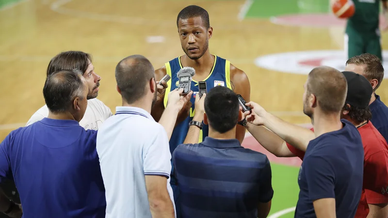 Fotografija: Anthony Randolph se je spogledoval z dvojnim dvojčkom. FOTO: Leon Vidic/Delo