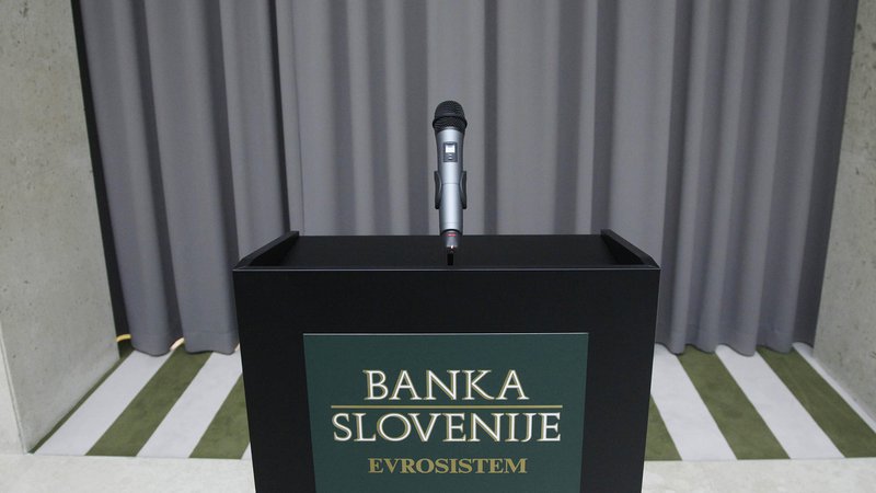Fotografija: Mesto prvega človeka Banke Slovenije je prazno že sedmi mesec. Foto Leon Vidic