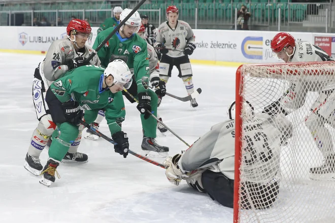 Hokejski derbi Olimpija : Jesenice. FOTO: Leon Vidic/Delo