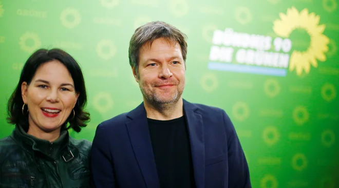 Vodilni dvojec zelenih Annalena Baerbock in Robert Habeck Foto Reuters